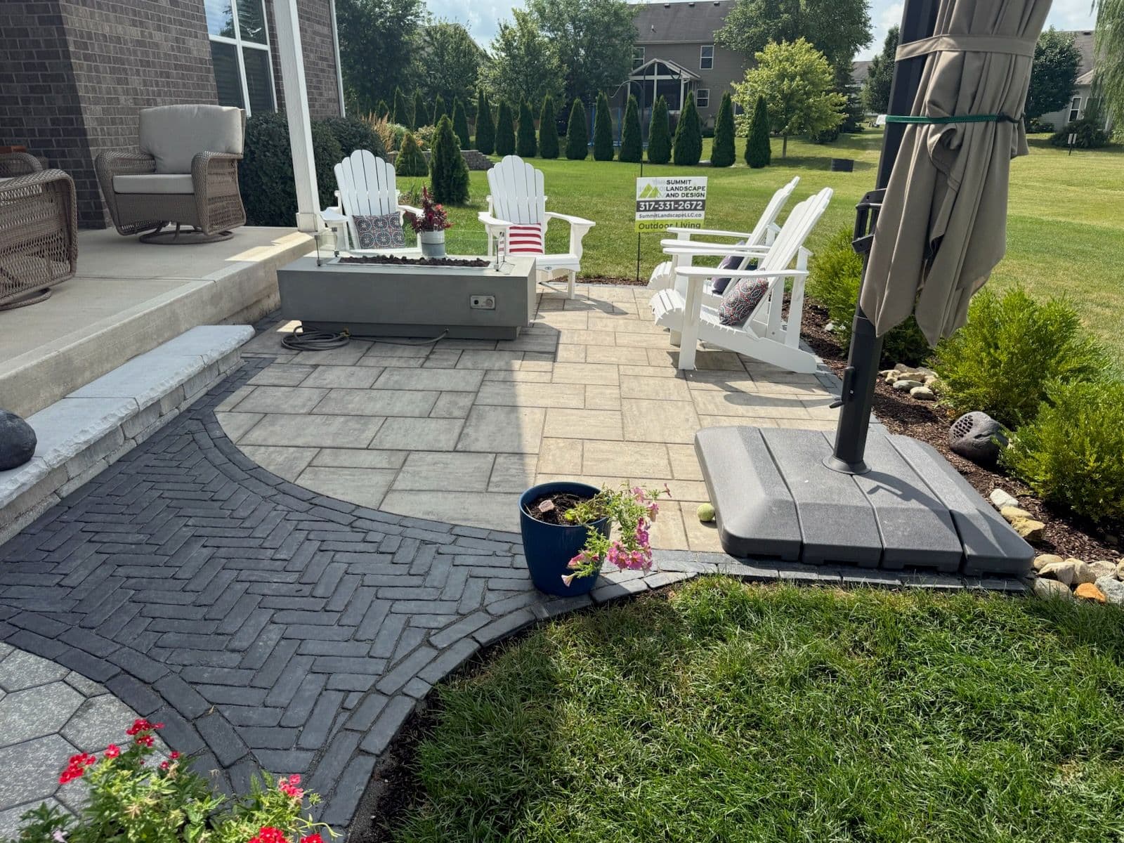 Exquisite Paver Patio Enhances Outdoor Relaxation image